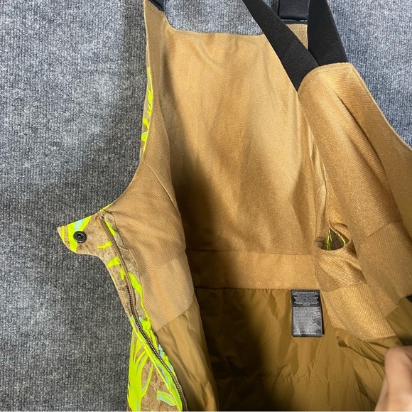 The North Face NWT Women’s 1X Short Neon Freedom Bib Ski Pants Dryvent Overalls - Picture 13 of 16